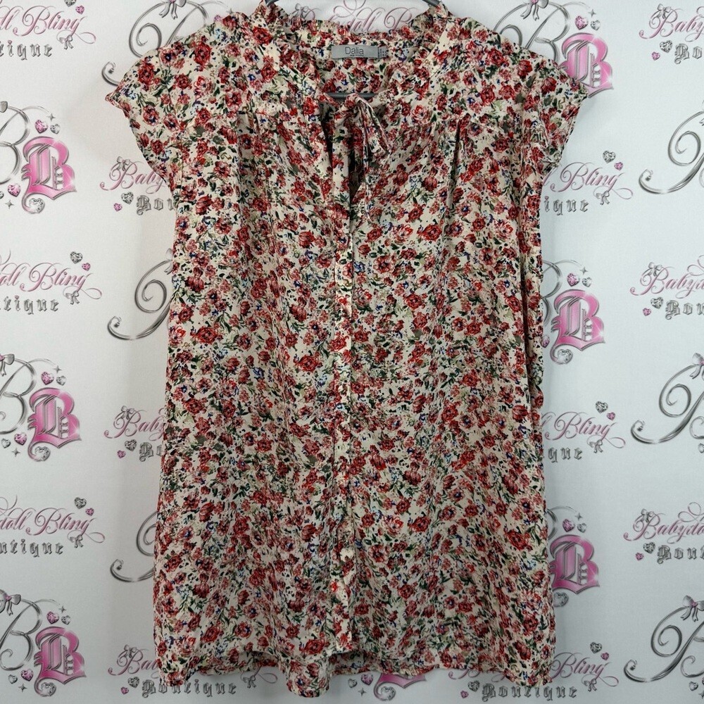 Dalia T-shirt ruffle flowers tie up keyhole front Red and Black Floral Blouse